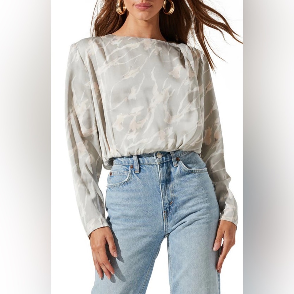 NWT Astr Pleat Shoulder Top in Grey Peach